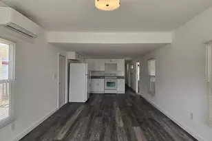 805 E Live Oak St, Wildwood, FL 34785 - Photo 2