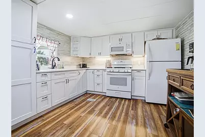 211 Rue De Paresse, Tavares, FL 32778 - Photo 4