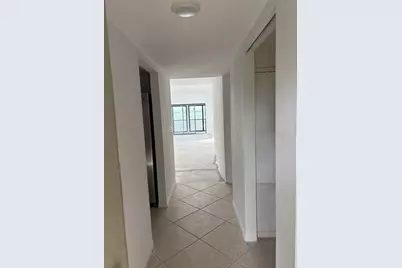 1511 Pelican Point Drive #280, Sarasota, FL 34231 - Photo 4