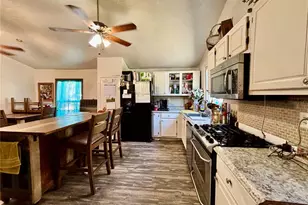 290 N Trowell Ave, Umatilla, FL 32784 - Photo 4