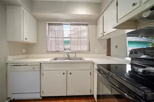 810 Black Knight Dr, Valrico, FL 33594 - Photo 16