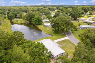 302 Ivanhoe Cir, Lady Lake, FL 32159 - Photo 2