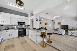 411 Del Mar Dr, Lady Lake, FL 32159 - Photo 4