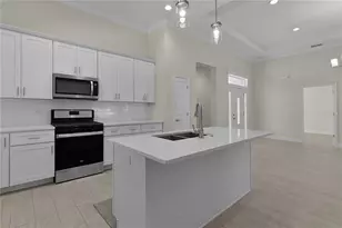 12624 NE 49th Dr, Oxford, FL 34484 - Photo 2