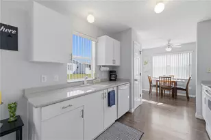 529 Valencia Pl, The Villages, FL 32159 - Photo 8