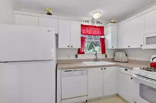 974 Livingston Loop, The Villages, FL 32162 - Photo 6