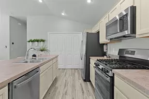 6262 Siverson Terr, The Villages, FL 32163 - Photo 16