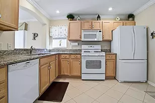 7595 SE 170th Longview Ln, The Villages, FL 32162 - Photo 4