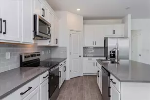 1010 Swamp Chestnut Loop, Lady Lake, FL 32159 - Photo 6