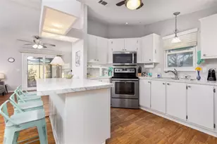 605 Rainbow Blvd, Lady Lake, FL 32159 - Photo 2