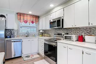 1405 Skyline Ct, Tavares, FL 32778 - Photo 6