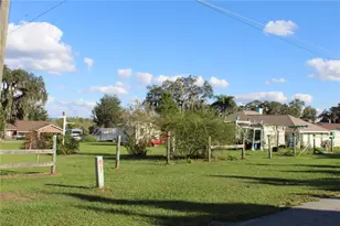 38901 Ella Dr, Lady Lake, FL 32159 - Photo 2