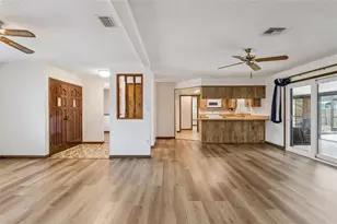 35025 Raintree Dr, Fruitland Park, FL 34731 - Photo 4