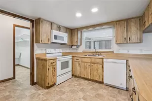 35025 Raintree Dr, Fruitland Park, FL 34731 - Photo 8