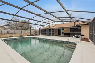 35025 Raintree Dr, Fruitland Park, FL 34731 - Photo 2