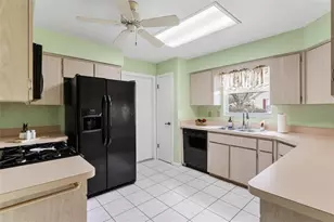822 Dundee Cir, Leesburg, FL 34788 - Photo 12