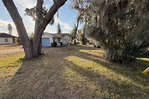 109 E Cedar St, Howey in the Hills, FL 34737 - Photo 18
