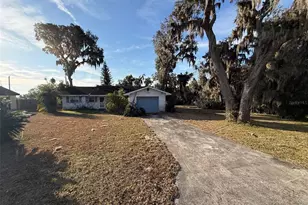 109 E Cedar St, Howey in the Hills, FL 34737 - Photo 1