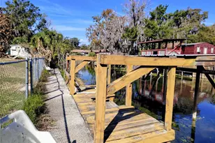 926 Cr 467, Lake Panasoffkee, FL 33538 - Photo 4