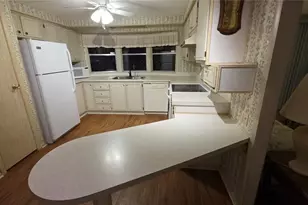 252 Pinewood Dr, Eustis, FL 32726 - Photo 10