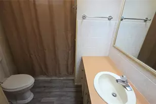 252 Pinewood Dr, Eustis, FL 32726 - Photo 20