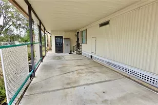 252 Pinewood Dr, Eustis, FL 32726 - Photo 2