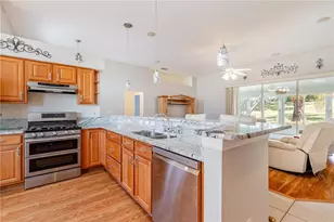 5732 Freeport Dr, Tavares, FL 32778 - Photo 10