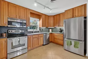33225 Lakeshore Dr, Tavares, FL 32778 - Photo 16