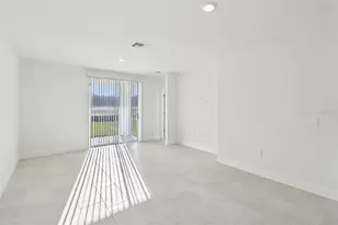 875 Sunshower Dr, Lady Lake, FL 32159 - Photo 4