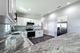 919 Cr 482C, Lake Panasoffkee, FL 33538 - Photo 14