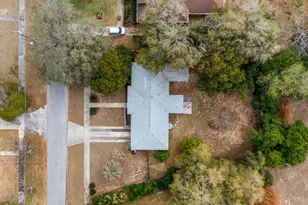 107 E Magnolia Ave, Howey in the Hills, FL 34737 - Photo 4