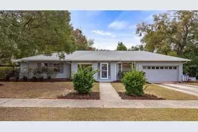 107 E Magnolia Avenue, Howey in the Hills, FL 34737 - Photo 1