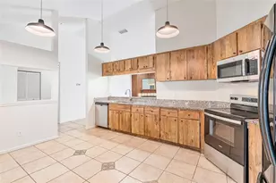 36035 E Spring Lake Blvd, Fruitland Park, FL 34731 - Photo 6