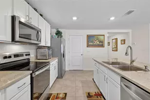 4656 Crossroads Ln, Wildwood, FL 34785 - Photo 20