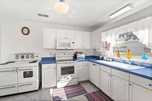 1301 Fontana Ct, The Villages, FL 32159 - Photo 14