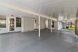 304 Ivanhoe Cir, Lady Lake, FL 32159 - Photo 8