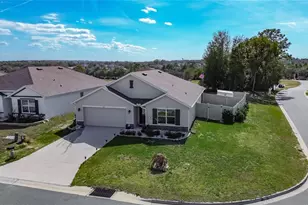 662 W Fairways View Dr, Beverly Hills, FL 34465 - Photo 2