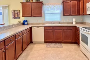 2000 Goldenrod Ct, The Villages, FL 32162 - Photo 4