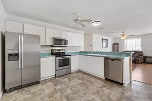 2815 Barboza Dr, The Villages, FL 32162 - Photo 14