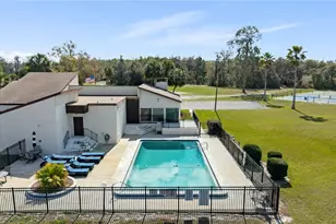 17203 Sandalwood Dr, Wildwood, FL 34785 - Photo 8