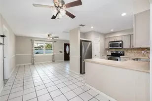 910 Druid Pl, Tavares, FL 32778 - Photo 10