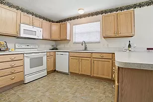 16865 SE 93rd Cuthbert Cir, The Villages, FL 32162 - Photo 10