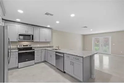 921 E Clifford Avenue, Eustis, FL 32726 - Photo 2