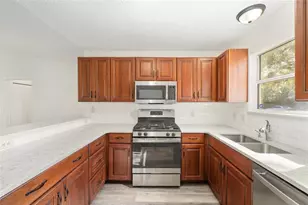 1637 Bluffton Rd, The Villages, FL 32162 - Photo 12