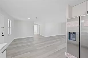 843 Bolivar St, Lady Lake, FL 32159 - Photo 8