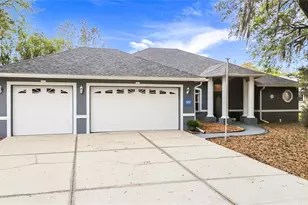 507 Dowling Cir, Lady Lake, FL 32159 - Photo 2