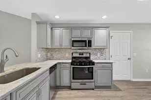 17559 SE 81st Parnassus Ct, The Villages, FL 32162 - Photo 10