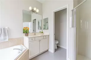 3804 Bayshore Cir, Tavares, FL 32778 - Photo 30