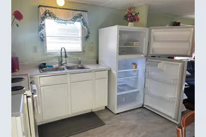 1079 NW 7th Boulevard, Lake Panasoffkee, FL 33538 - Photo 10