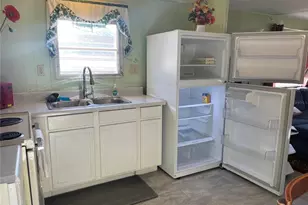 1079 NW 7th Blvd, Lake Panasoffkee, FL 33538 - Photo 10